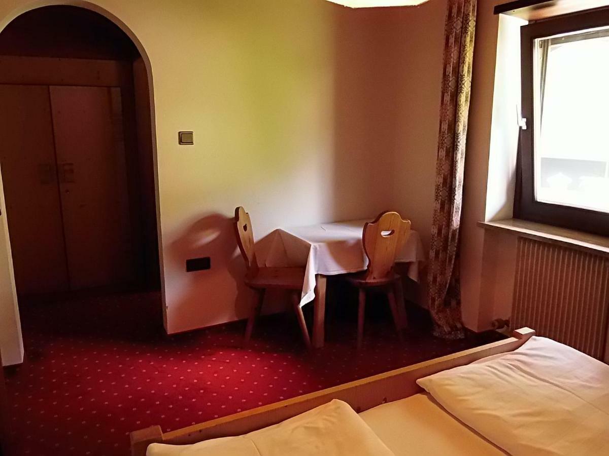 Отель Garni Runggner Traubenhof Термено Экстерьер фото